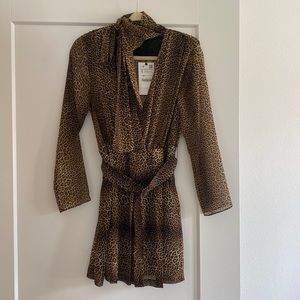 Beautiful cheetah print mini dress with long sleeves, belt and tie
